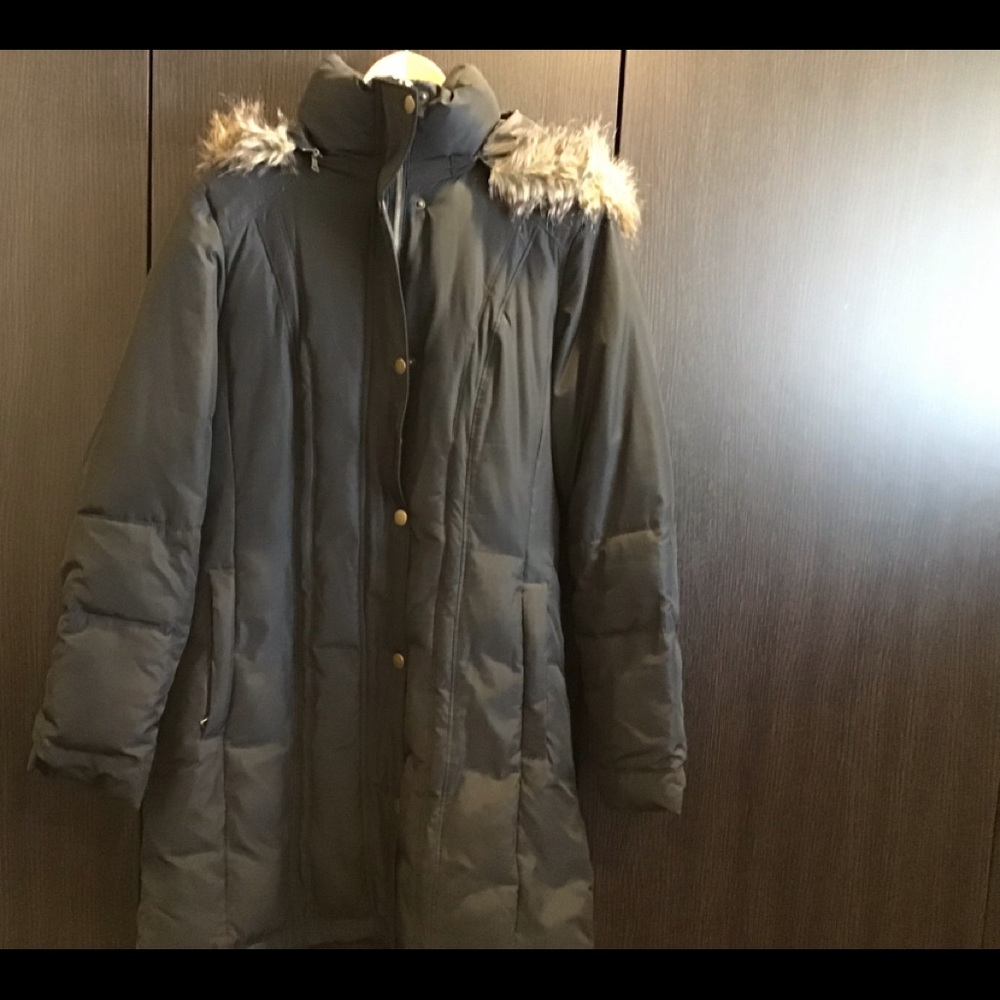 Winter coat, size medium, beautiful and in very perfect condition.